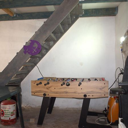Insolite Studio -La Tour Des Templiers- Montfrin Exterior photo